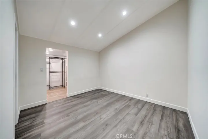19706 Victory Boulevard, Woodland Hills, California 91367