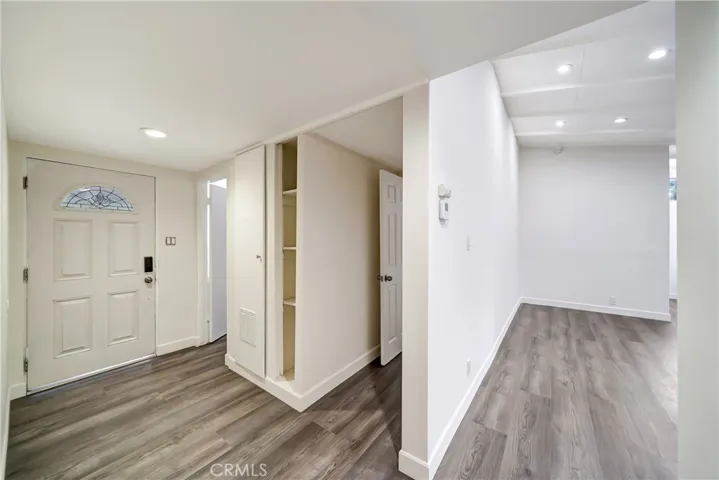 19706 Victory Boulevard, Woodland Hills, California 91367