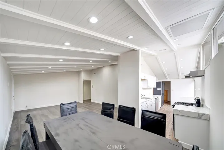 19706 Victory Boulevard, Woodland Hills, California 91367