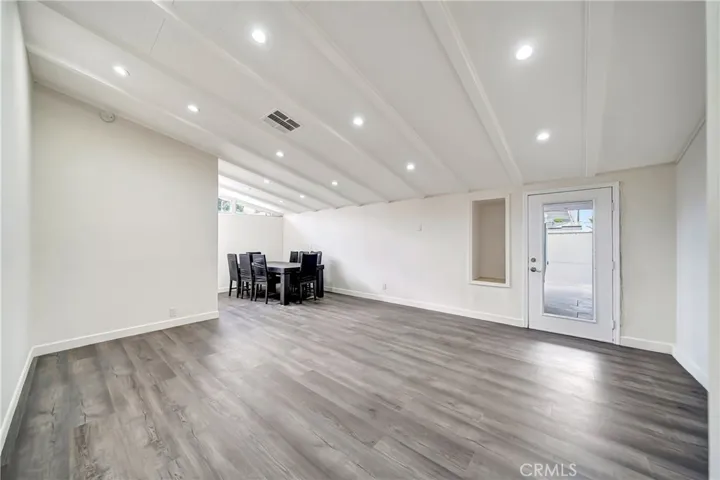 19706 Victory Boulevard, Woodland Hills, California 91367