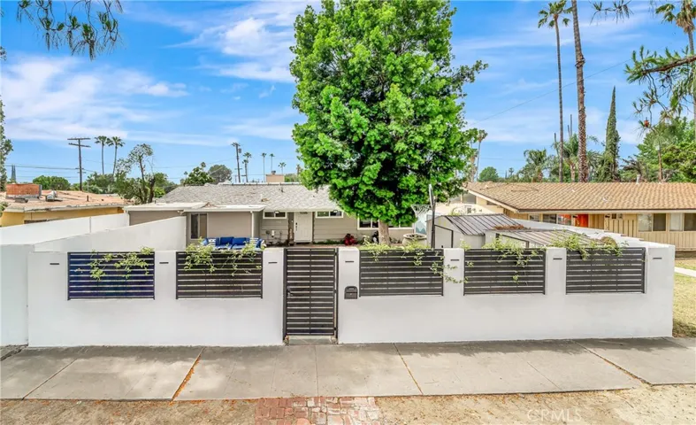 19706 Victory Boulevard, Woodland Hills, California 91367