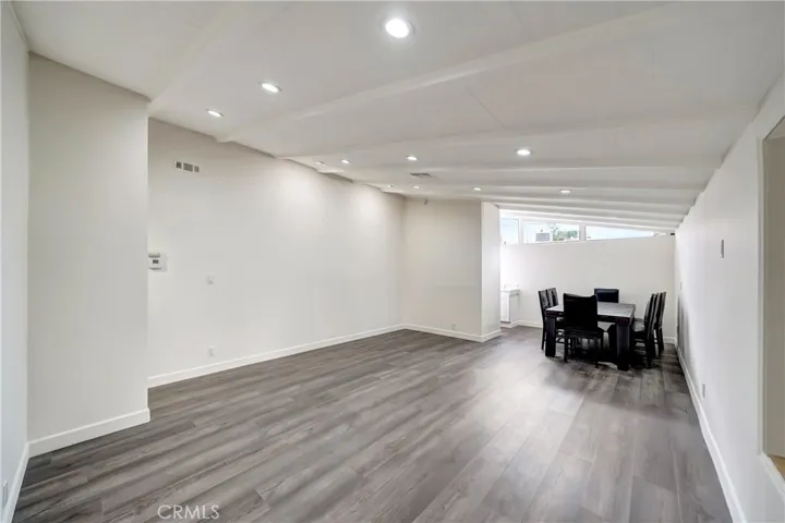 19706 Victory Boulevard, Woodland Hills, California 91367
