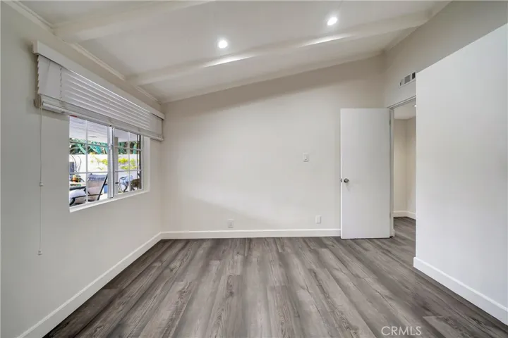 19706 Victory Boulevard, Woodland Hills, California 91367