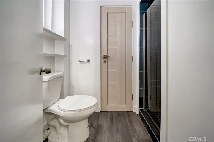 19706 Victory Boulevard, Woodland Hills, California 91367