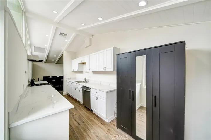 19706 Victory Boulevard, Woodland Hills, California 91367