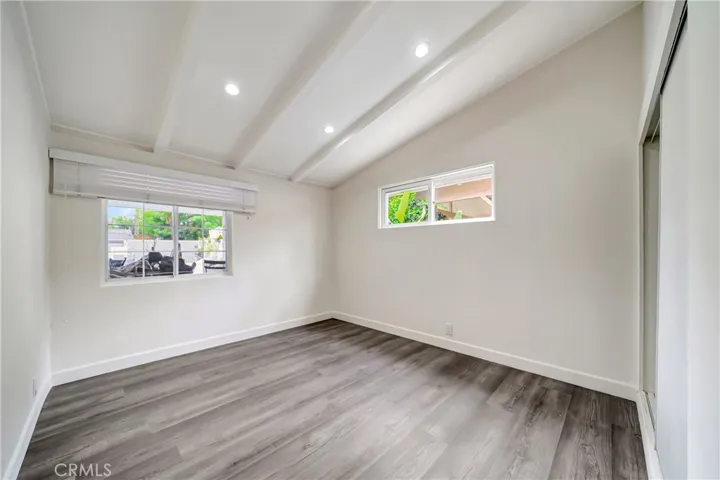 19706 Victory Boulevard, Woodland Hills, California 91367