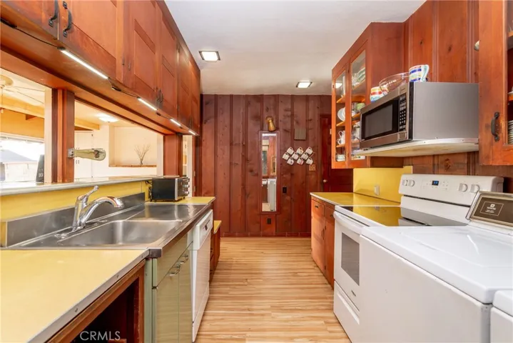 4899 Glenwood Drive, Riverside, California 92501