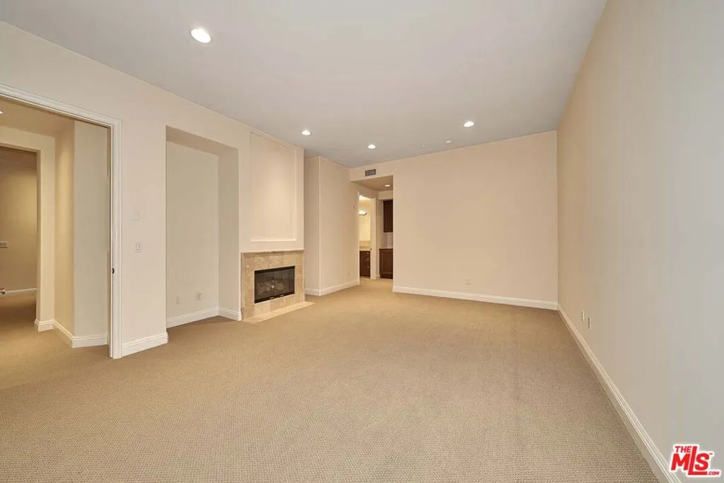 143 N Arnaz Drive 106, Beverly Hills, California 90211 home-pic-4