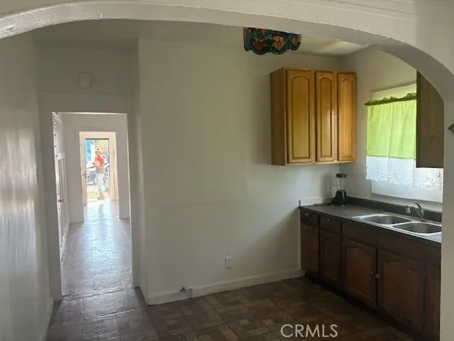 1413 E 77th Street, Los Angeles, California 90001