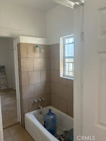 1413 E 77th Street, Los Angeles, California 90001