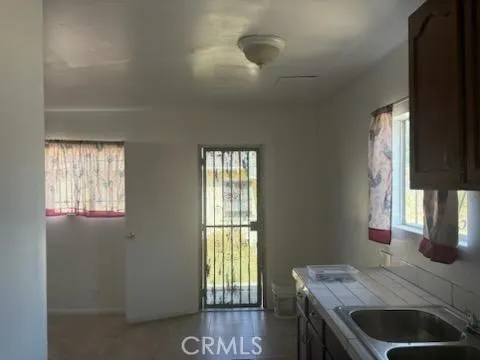 1413 E 77th Street, Los Angeles, California 90001