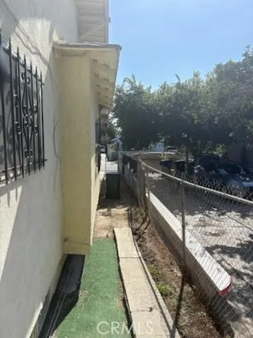 1413 E 77th Street, Los Angeles, California 90001