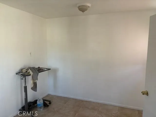 1413 E 77th Street, Los Angeles, California 90001