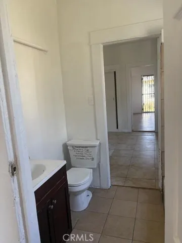1413 E 77th Street, Los Angeles, California 90001
