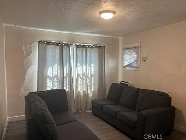 1413 E 77th Street, Los Angeles, California 90001