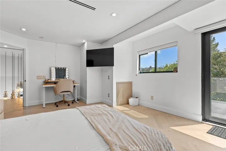 2223 Flintridge Drive, Glendale, California 91206