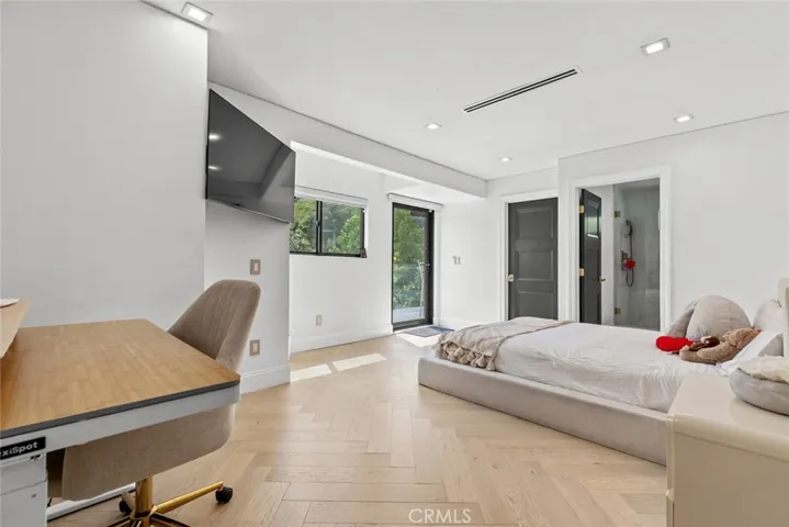 2223 Flintridge Drive, Glendale, California 91206