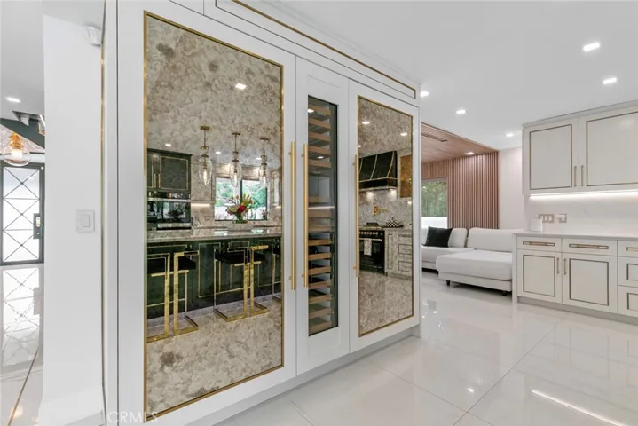 2223 Flintridge Drive, Glendale, California 91206