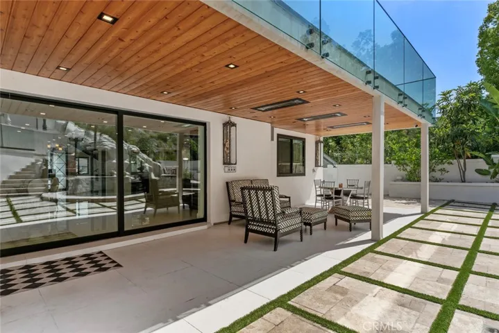 2223 Flintridge Drive, Glendale, California 91206