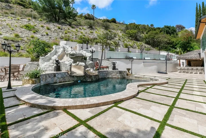 2223 Flintridge Drive, Glendale, California 91206