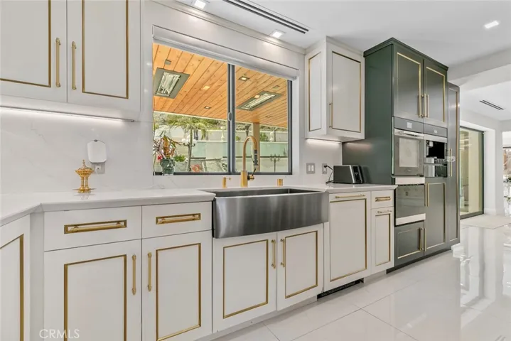 2223 Flintridge Drive, Glendale, California 91206