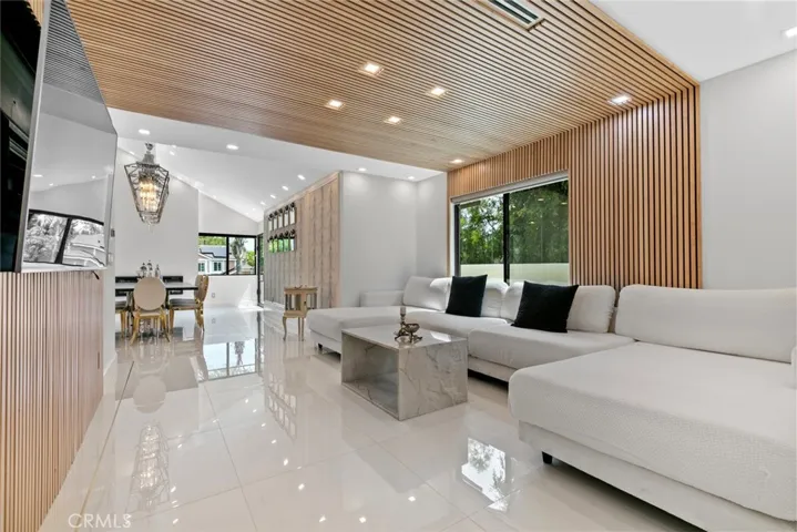2223 Flintridge Drive, Glendale, California 91206