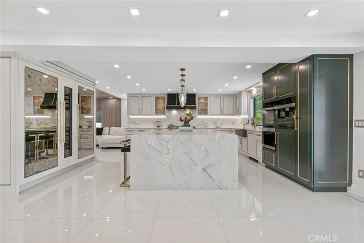 2223 Flintridge Drive, Glendale, California 91206