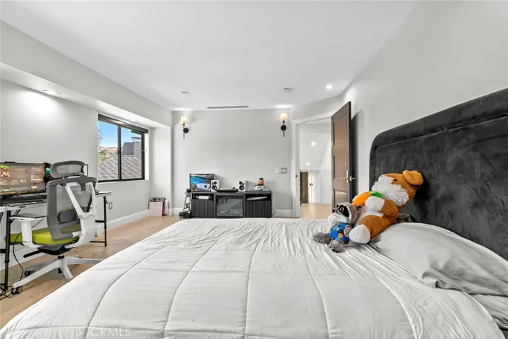 2223 Flintridge Drive, Glendale, California 91206