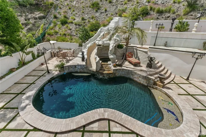 2223 Flintridge Drive, Glendale, California 91206