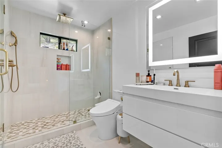 2223 Flintridge Drive, Glendale, California 91206