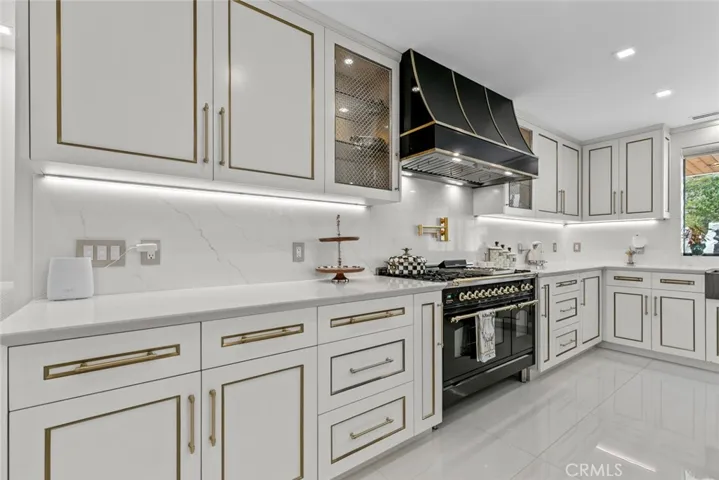 2223 Flintridge Drive, Glendale, California 91206