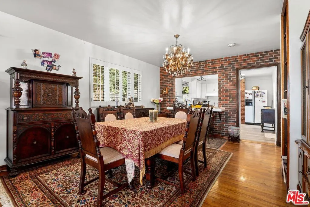 1186 Mcclellan Drive, Los Angeles, California 90049 home-pic-5