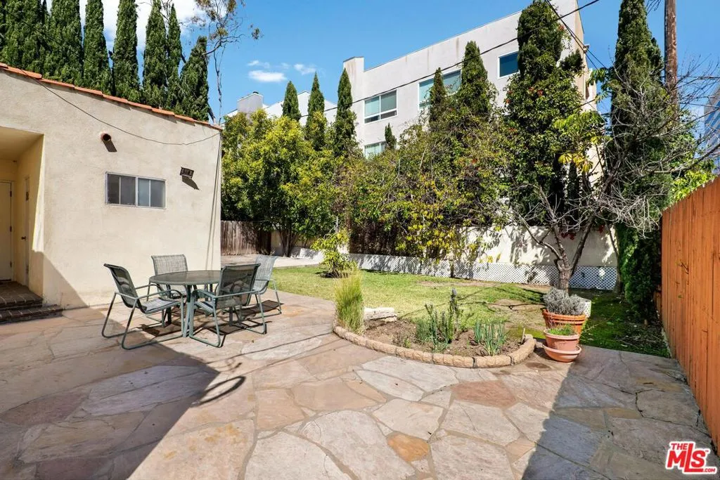 1186 Mcclellan Drive, Los Angeles, California 90049 home-pic-19