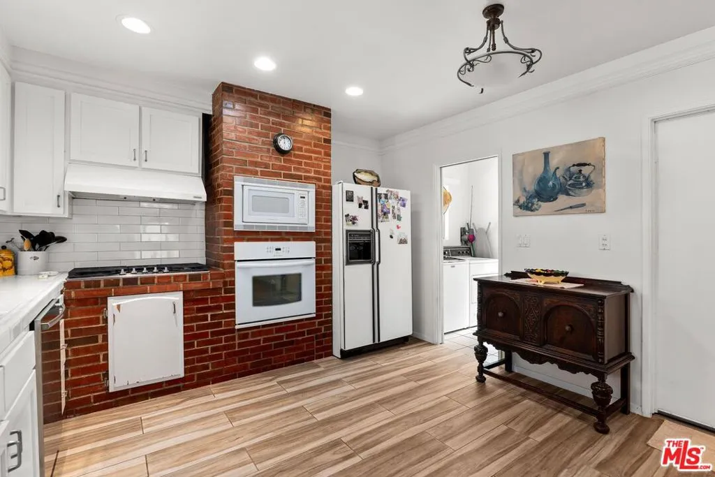 1186 Mcclellan Drive, Los Angeles, California 90049 home-pic-8