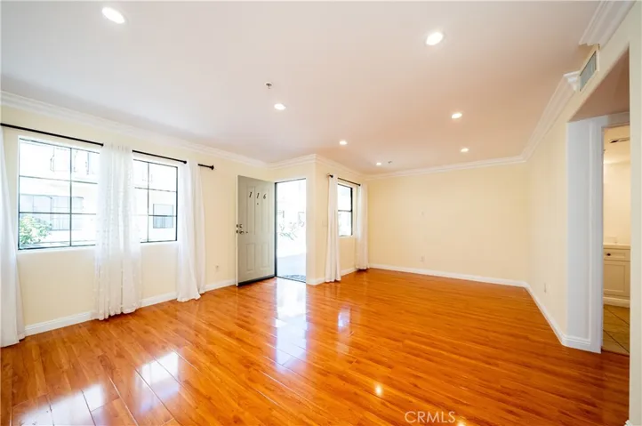 10894 Olinda Street 116, Sun Valley, California 91352