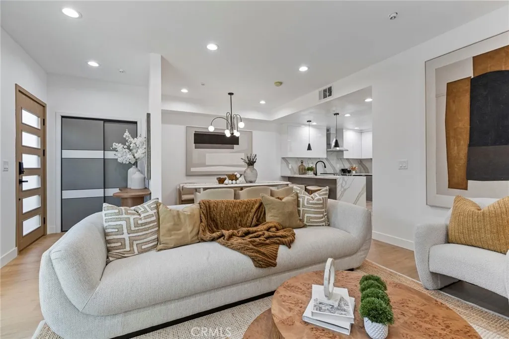 1018 W 223rd Street 2, Torrance, California 90502 home-pic-3