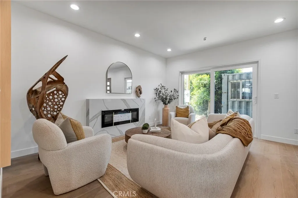 1018 W 223rd Street 2, Torrance, California 90502 home-pic-4