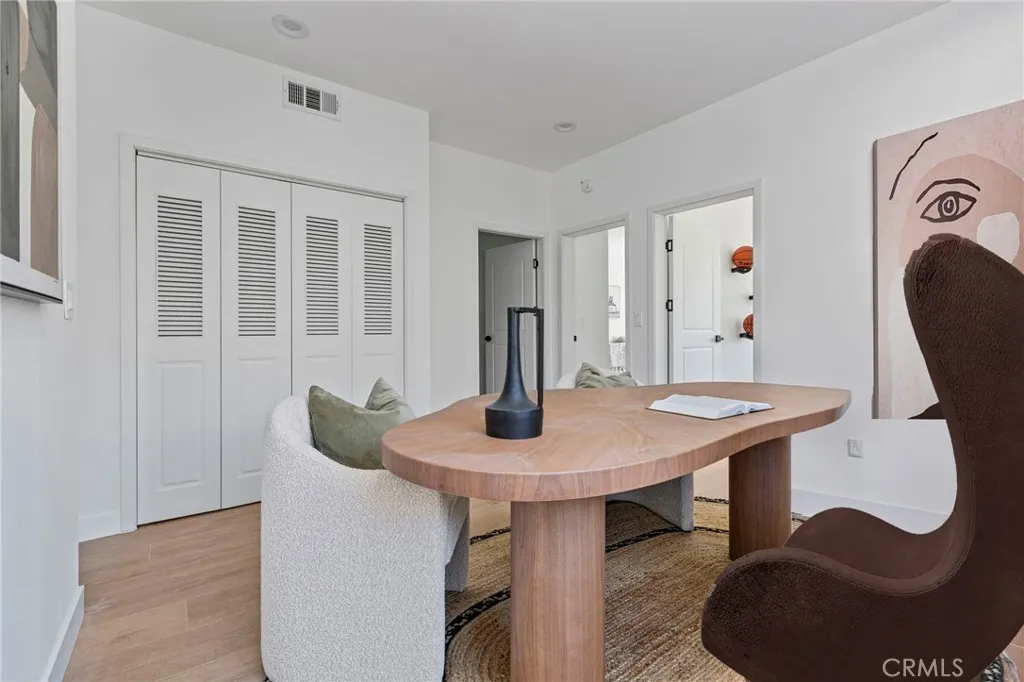 1018 W 223rd Street 2, Torrance, California 90502 home-pic-15