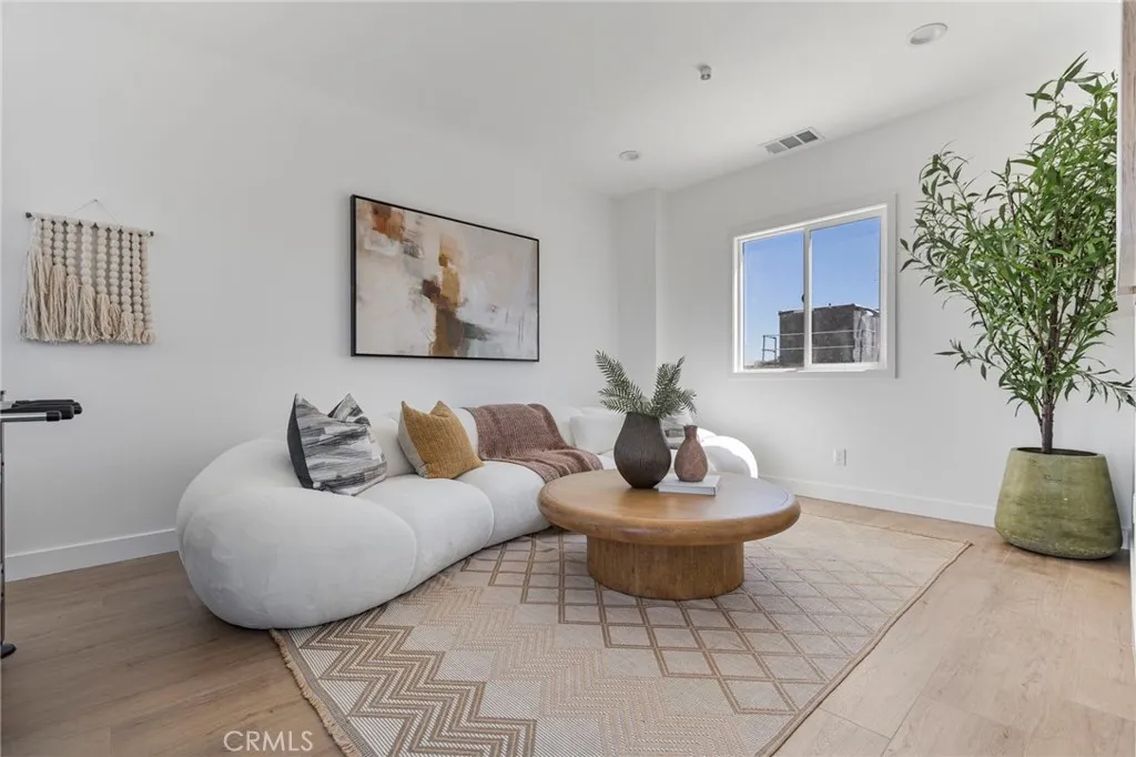 1018 W 223rd Street 2, Torrance, California 90502 home-pic-30