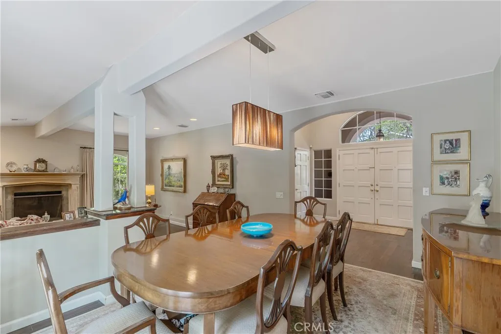 3818 Hayvenhurst Avenue, Encino, California 91436 home-pic-9