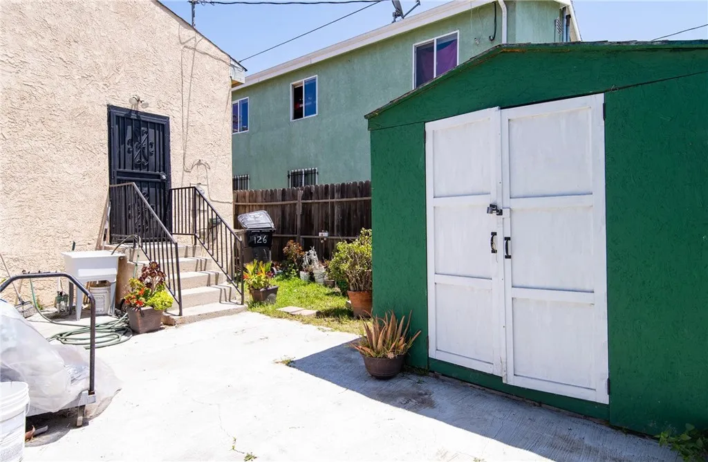 126 E 95th Street, Los Angeles, California 90003 home-pic-14