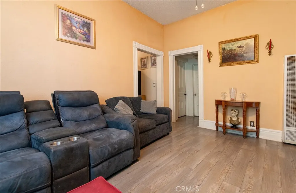 126 E 95th Street, Los Angeles, California 90003 home-pic-4