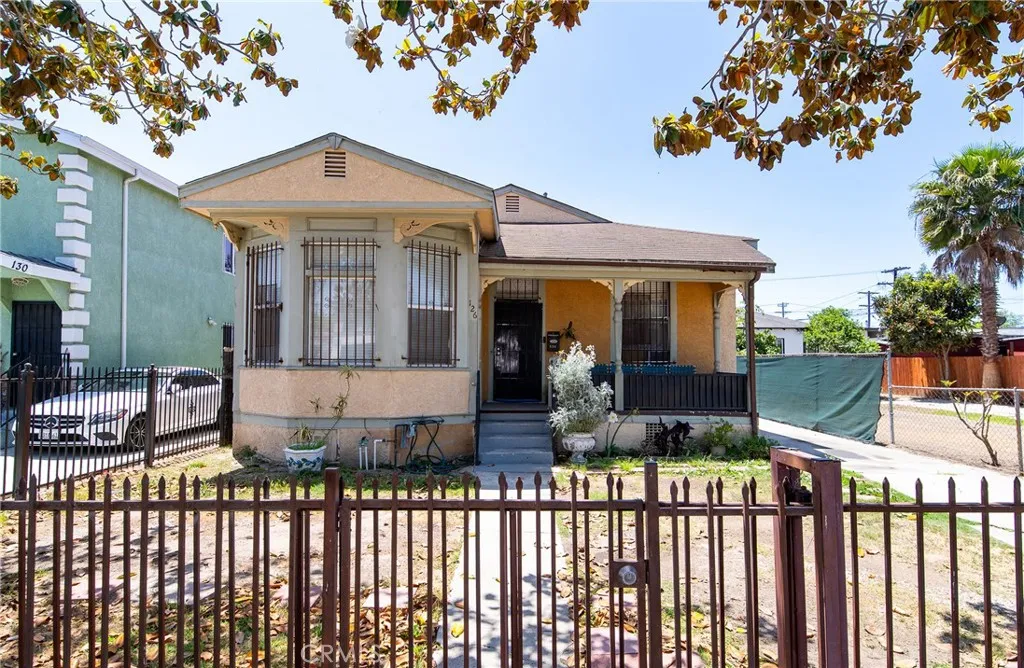 126 E 95th Street, Los Angeles, California 90003 home-pic-1