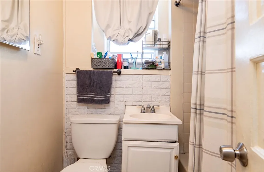 126 E 95th Street, Los Angeles, California 90003 home-pic-12