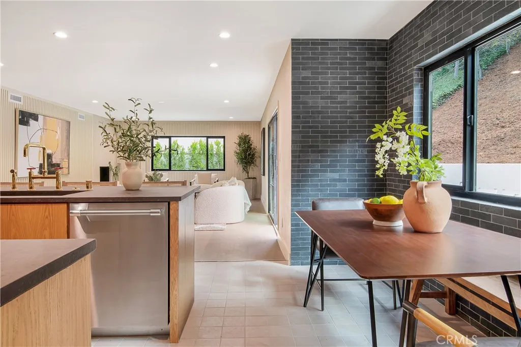 11268 Dona Lola Drive, Studio City, California 91604 home-pic-13