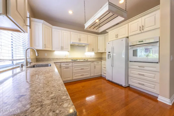 Kitchen w/o Island