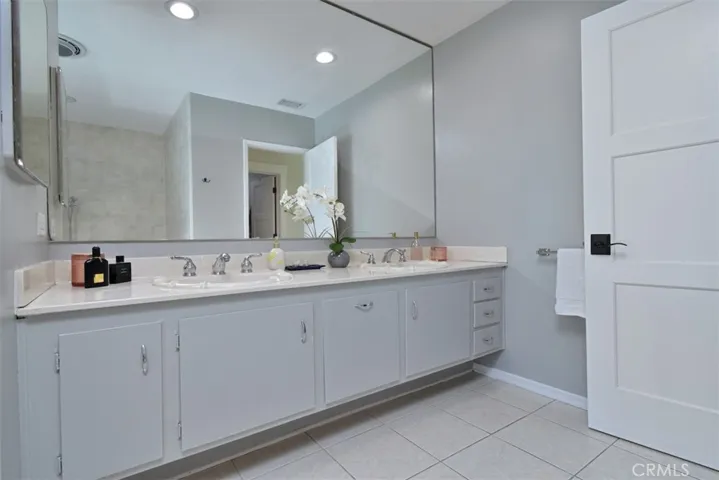 Dual Sinks in Primary Bathroom