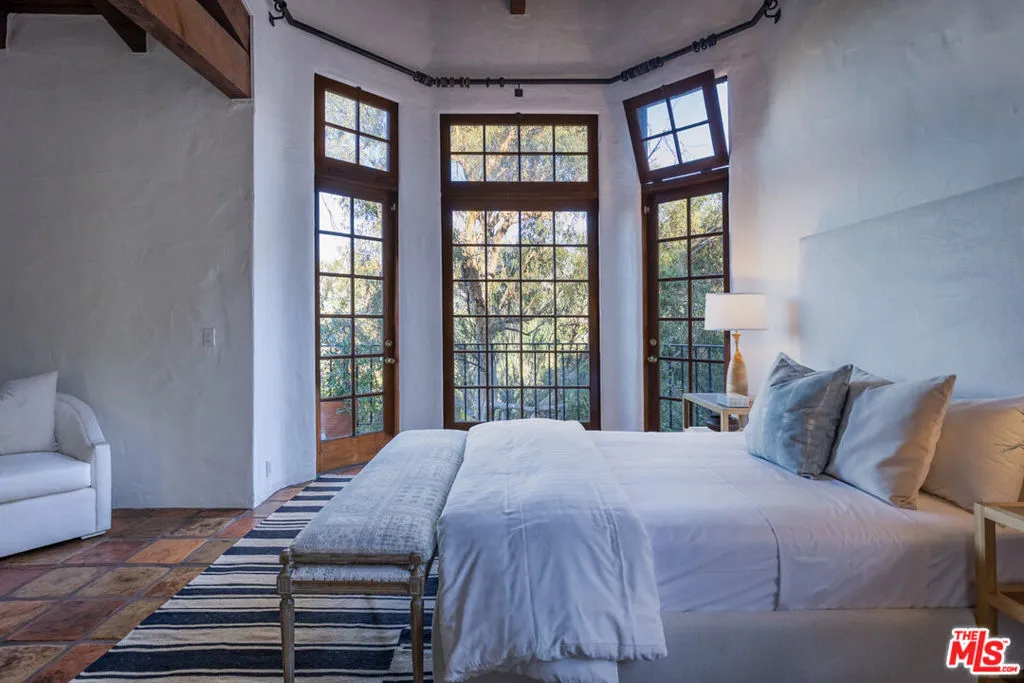 2942 Passmore Drive, Los Angeles, California 90068 home-pic-18