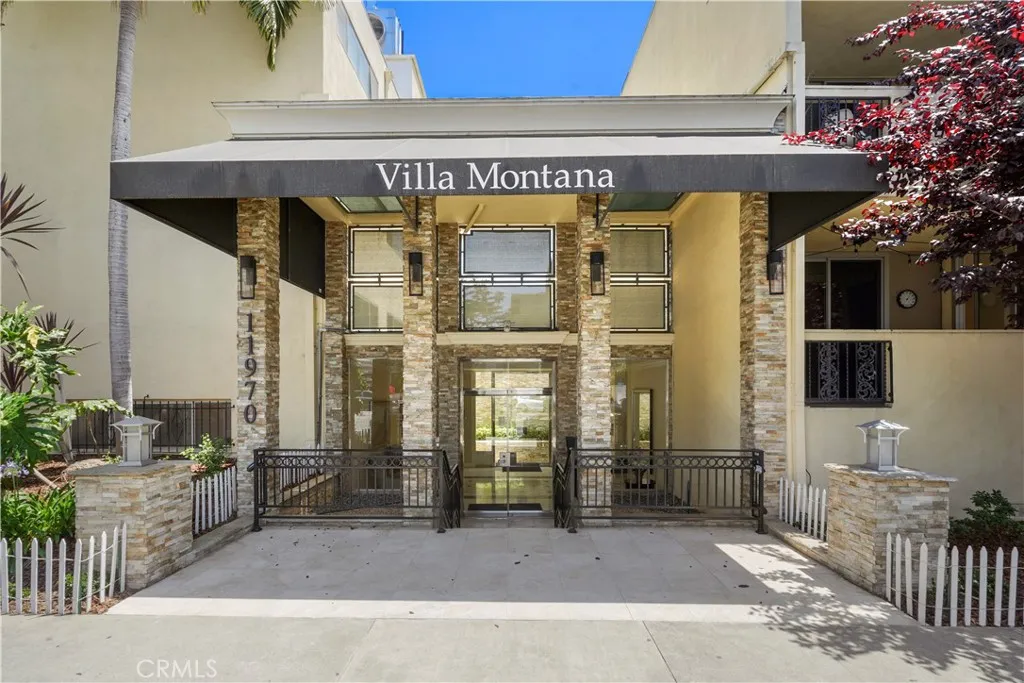 11970 Montana Avenue 102, Brentwood, California 90049, 2 Bedrooms Bedrooms, ,2 BathroomsBathrooms,Residential,For Sale,Montana,SR25117579
