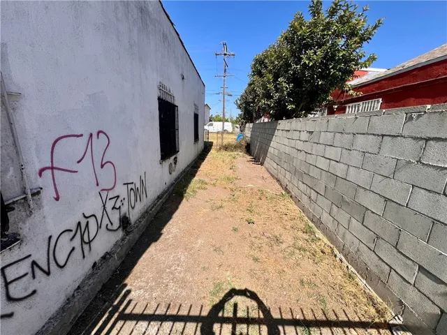 8415 S Central Avenue, Los Angeles, California 90001
